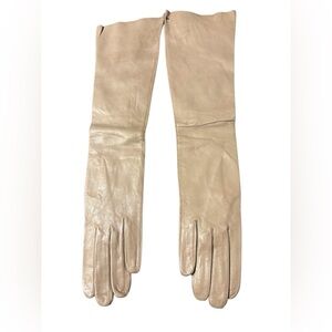 CAPRETTO LAVABILE Vintage unlined kidskin or calfskin opera gloves 6 1/2 unused.